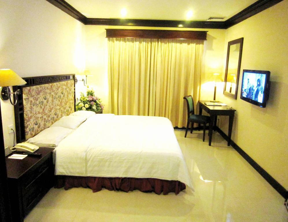 Equator Hotel Surabaya Room photo